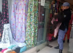 Una nena se descompensó en un comercio