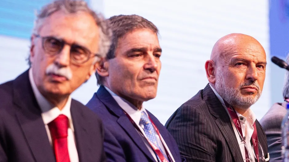 Mario Lugones y Esteban Leguízamo con el ministro porteño Fernán Quirós