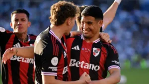 River eliminó a Racing con gol de Salas