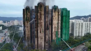 Hong Kong: Voraz incendio deja 55 muertos y 300 desaparecidos
