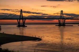 Rescataron a un joven que tenía intenciones de tirarse al río Paraná