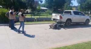 Un joven terminó en coma tras chocar su motocicleta contra una camioneta
