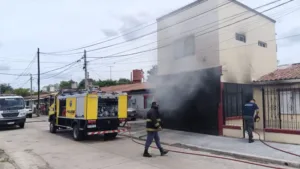 Bomberos rescataron a dos mujeres de un incendio en su vivienda